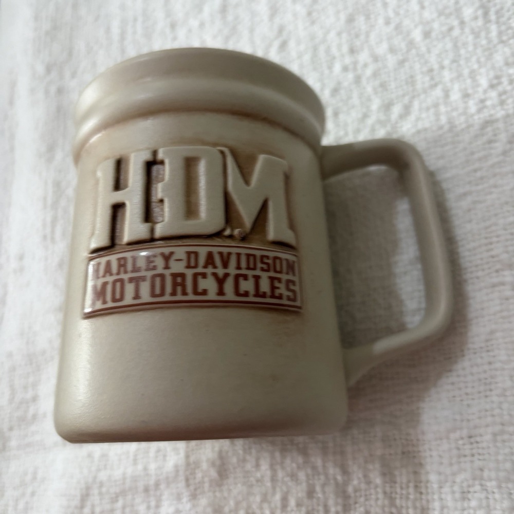 Vintage Harley Davidson HD Raised Logo Coffee Cup Mug Textured Ceramic Beige